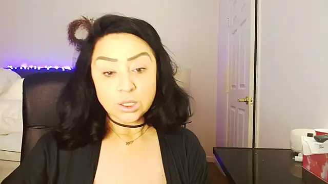 Snapshot of AlyssiaAmoreXO chatting on May 4, 8:27 pm AlyssiaAmoreXO online show from May 4, 8:27 pm