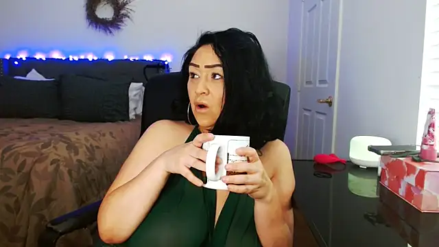Snapshot of AlyssiaAmoreXO chatting on May 25, 9:10 pm AlyssiaAmoreXO online show from May 25, 9:10 pm
