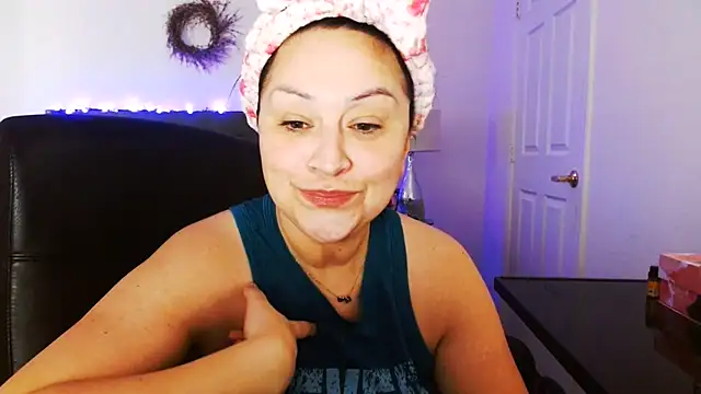 Snapshot of AlyssiaAmoreXO chatting on July 9, 4:22 pm AlyssiaAmoreXO online show from July 9, 4:22 pm