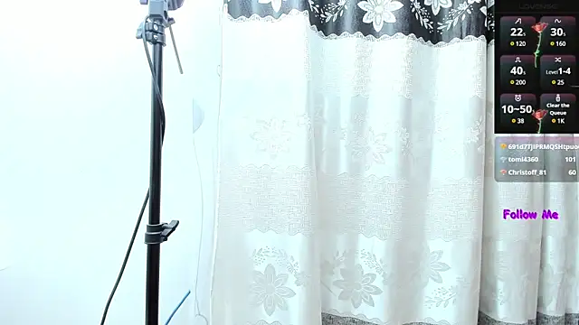 Snapshot of Camcrush__ chatting on February 12, 10:37 pm Camcrush online show from February 12, 10:37 pm
