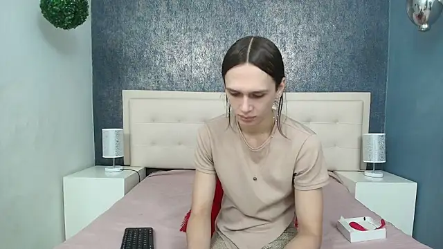 Celestial Queen  online show from November 11, 1:33 pm