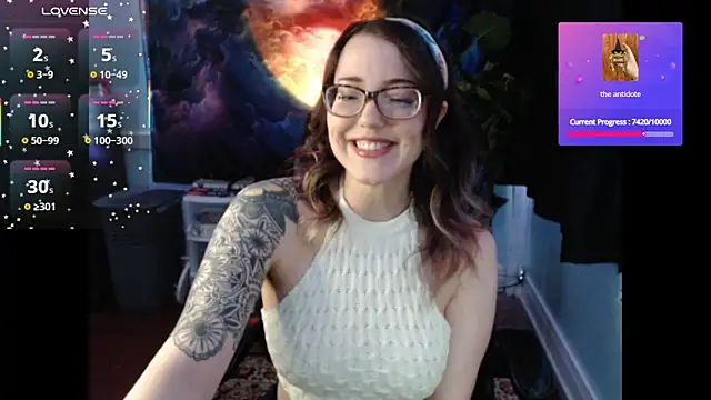 Snapshot of thedaisymoon chatting on May 29, 2:42 am thedaisymoon online show from May 29, 2:42 am