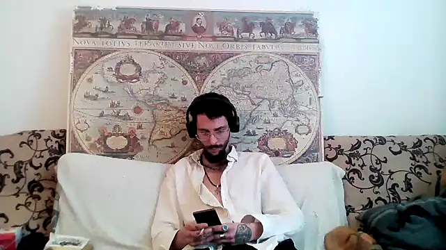 Snapshot of casualtimepassenger chatting on March 5, 3:07 pm casualtimepassenger online show from March 5, 3:07 pm
