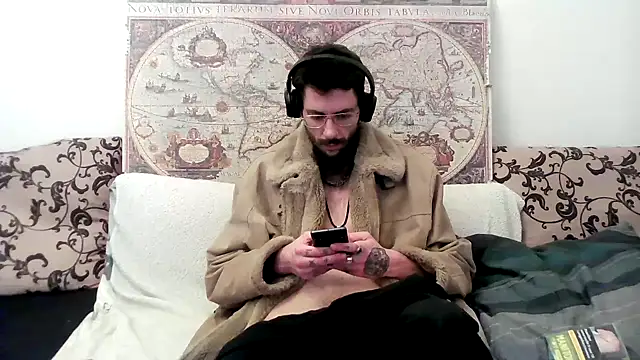 Snapshot of casualtimepassenger chatting on March 7, 2:57 am casualtimepassenger online show from March 7, 2:57 am
