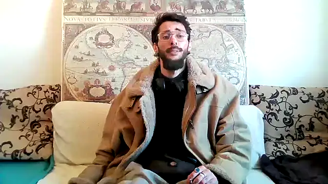 Snapshot of casualtimepassenger chatting on March 18, 4:48 pm casualtimepassenger online show from March 18, 4:48 pm