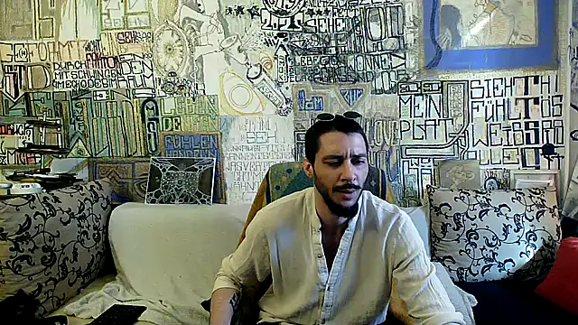 Snapshot of casualtimepassenger chatting on April 22, 7:33 am casualtimepassenger online show from April 22, 7:33 am