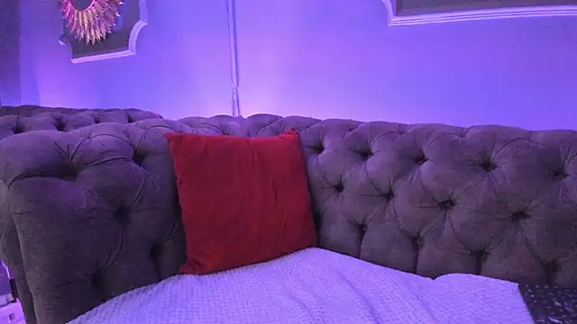 Lucy Williiams online show from December 9, 6:25 pm