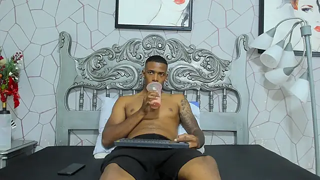 Snapshot of jackmacson chatting on January 3, 10:40 pm jackmacson online show from January 3, 10:40 pm