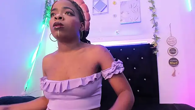 Liilly Taylor1 online show from October 5, 5:44 pm