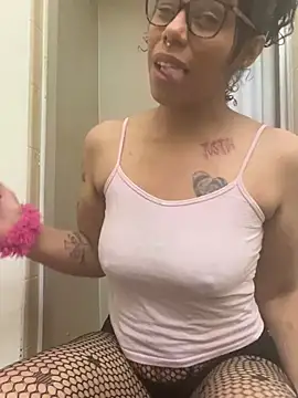 Snapshot of Princess_Desirae chatting on May 23, 3:12 am Princess Desirae online show from May 23, 3:12 am