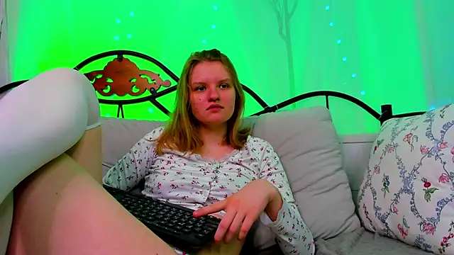 LilianSwall online show from March 20, 12:32 pm