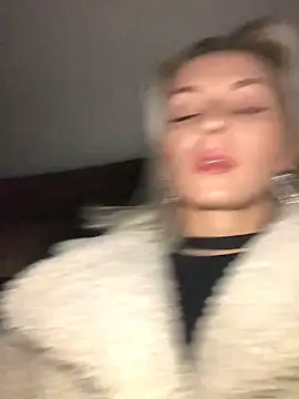 Diamond Bunny  online show from January 16, 3:13 pm