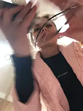 Diamond Bunny  online show from January 23, 4:04 pm