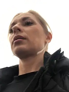 Diamond Bunny  online show from February 4, 2:32 pm