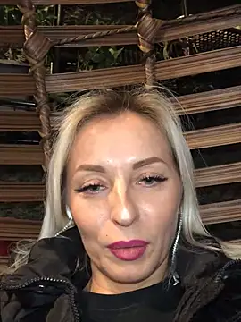 Diamond Bunny  online show from February 5, 5:09 pm