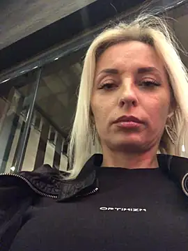 Diamond Bunny  online show from February 16, 4:21 pm