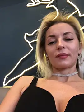 Diamond Bunny  online show from March 15, 12:45 pm