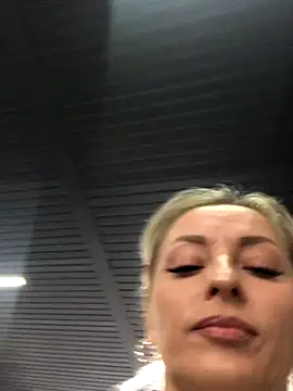 Diamond Bunny  online show from October 3, 2:03 pm