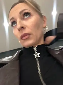 Diamond Bunny  online show from October 23, 4:06 pm