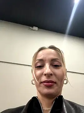 Diamond Bunny  online show from November 22, 2:49 pm