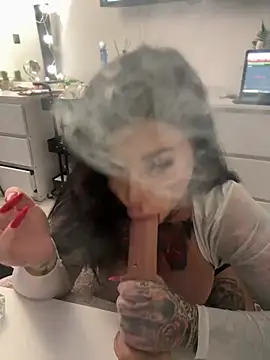 krysstal003 online show from December 25, 9:22 pm