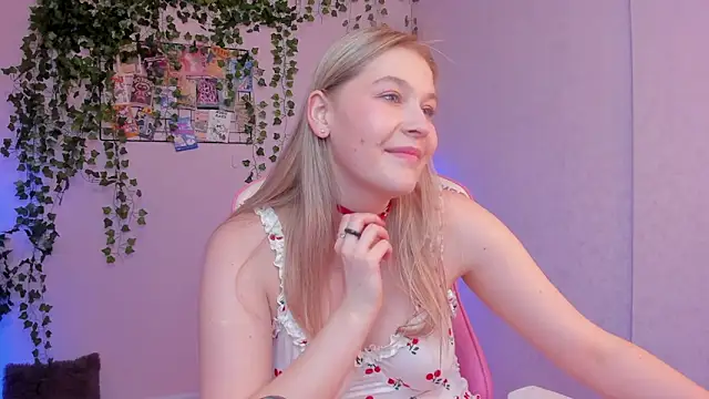 Snapshot of Colleen_Blake chatting on February 28, 9:44 pm Colleen Blake online show from February 28, 9:44 pm