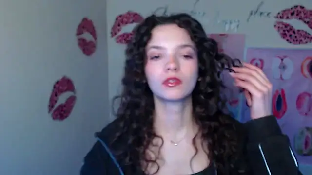  SusieSu  online show from March 6, 7:05 am