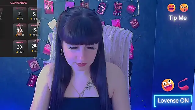 Snapshot of Violla_My chatting on April 24, 5:43 am Violla My online show from April 24, 5:43 am