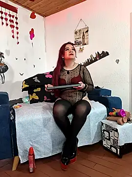 keila j online show from April 10, 10:42 am