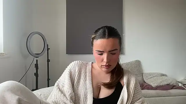 maisiesmithx online show from March 13, 2:45 pm