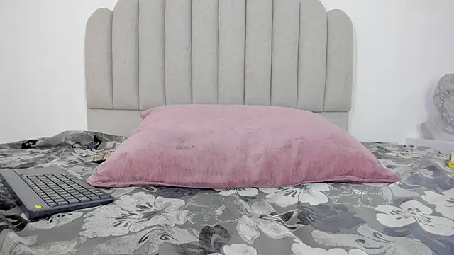 Snapshot of Nikki_Angel_ chatting on February 12, 10:26 pm Nikki Angel  online show from February 12, 10:26 pm