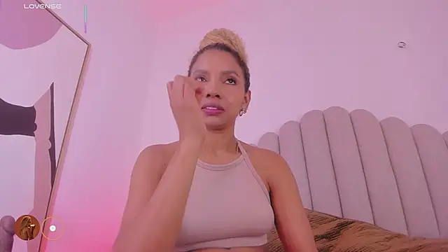 Snapshot of Nikki_Angel_ chatting on February 27, 7:25 pm Nikki Angel online show from February 27, 7:25 pm