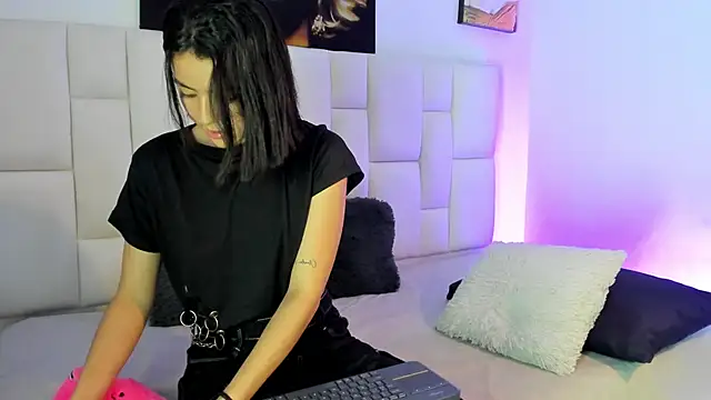 Snapshot of Antonella_Fontanna chatting on February 23, 4:39 am Antonella Fontanna online show from February 23, 4:39 am