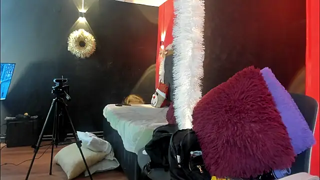 Snapshot of YayaHilton chatting on November 22, 4:22 am YayaHilton online show from November 22, 4:22 am