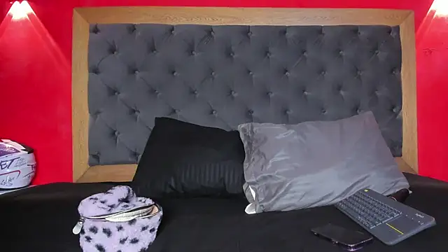 YayaHilton online show from April 9, 5:29 am