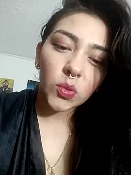 Snapshot of SophieWinslow chatting on March 15, 3:51 am SophieWinslow online show from March 15, 3:51 am