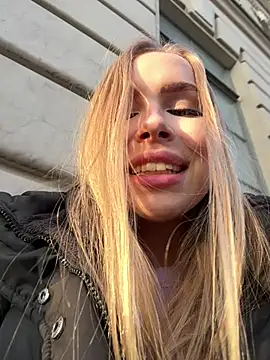 mur girl online show from March 1, 9:29 am