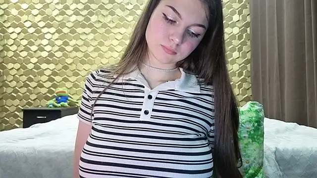 Snapshot of emonyashka_ chatting on April 17, 6:11 pm emonyashka online show from April 17, 6:11 pm
