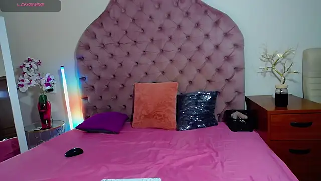 Erikka   online show from April 11, 6:29 am