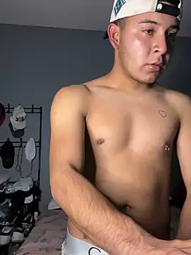 Snapshot of Oscar_Bratz chatting on January 11, 5:41 am Oscar Bratz online show from January 11, 5:41 am