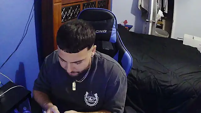 Snapshot of MasterKvn chatting on January 30, 1:11 am MasterKvn online show from January 30, 1:11 am