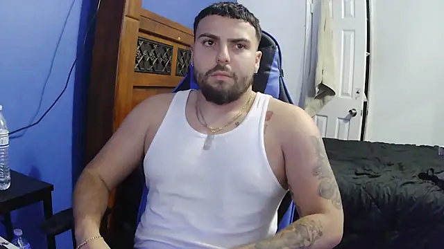 Snapshot of MasterKvn chatting on February 3, 8:24 am MasterKvn online show from February 3, 8:24 am