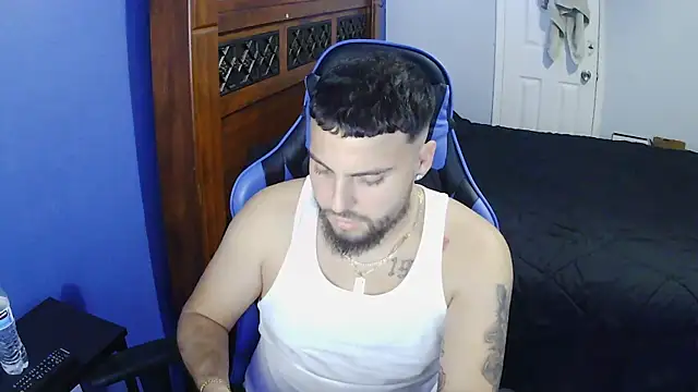 Snapshot of MasterKvn chatting on February 25, 4:24 am MasterKvn online show from February 25, 4:24 am