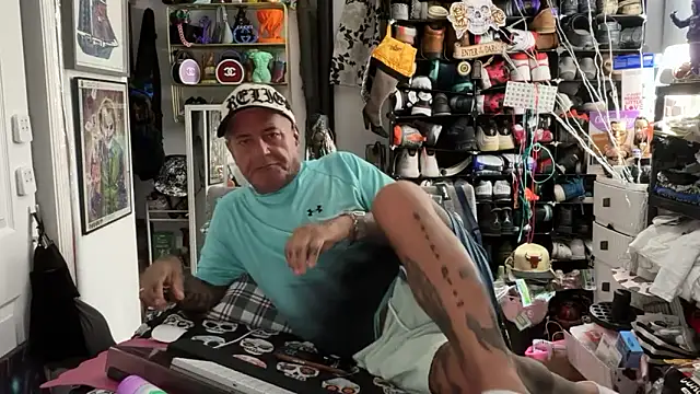 joeytatts66 online show from March 26, 1:44 am