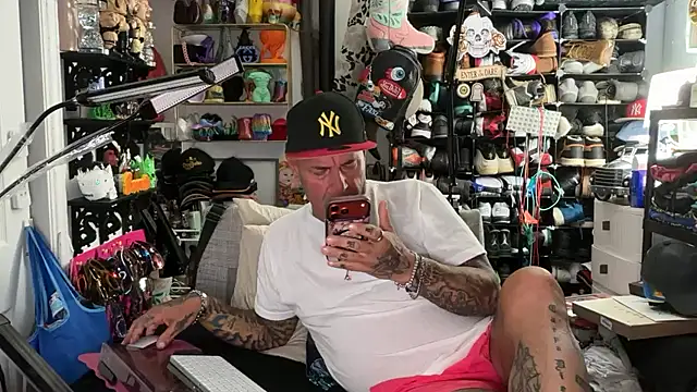 Snapshot of joeytatts66 chatting on July 10, 12:48 am joeytatts66 online show from July 10, 12:48 am