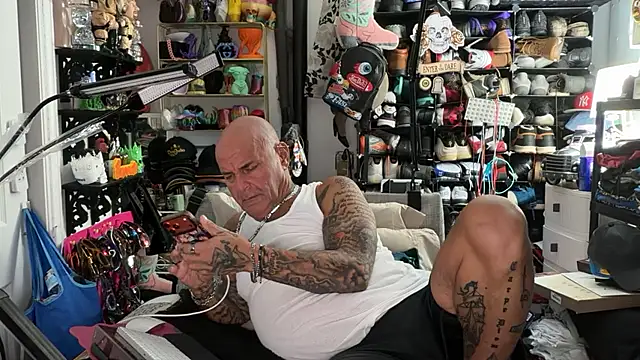 Snapshot of joeytatts66 chatting on July 11, 4:26 am joeytatts66 online show from July 11, 4:26 am