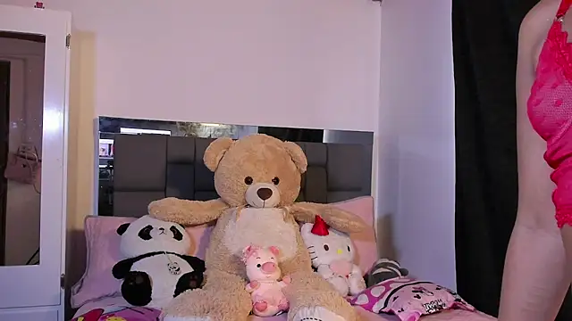 Snapshot of natali_henao chatting on May 6, 6:35 pm natali henao online show from May 6, 6:35 pm