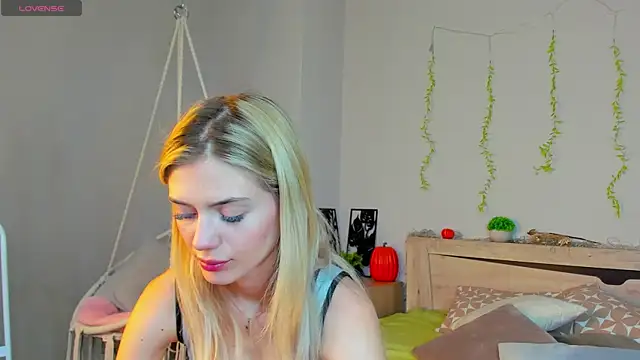 Snapshot of Cherry_Price chatting on July 8, 12:04 am Cherry Price online show from July 8, 12:04 am
