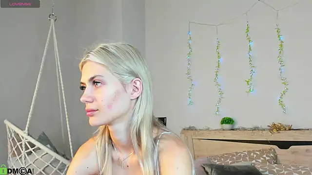 Snapshot of Cherry_Price chatting on July 26, 11:22 pm Cherry Price online show from July 26, 11:22 pm
