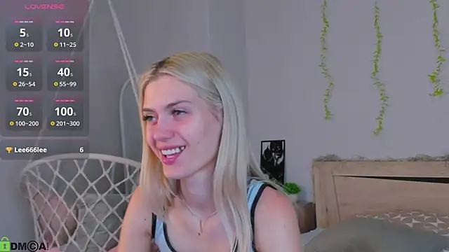 Snapshot of Cherry_Price chatting on July 28, 11:48 pm Cherry Price online show from July 28, 11:48 pm